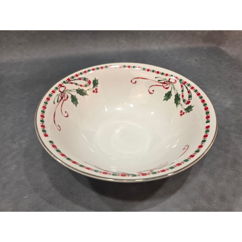 Gibson Everyday Christmas Holly Berry Ribbon Ceramic Serving Bowl 9 Inch